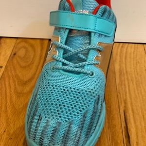 Size 4 Jordan blue shoes